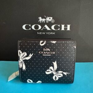 NWT Coach Snap Wallet With Bow Print Black Multi